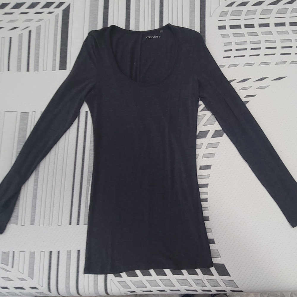 Caslon Long Sleeve Scoop Neck Top – Medium